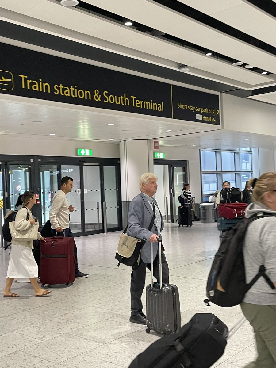 Escaping the country. Good idea! Farewell #borisjohnson and farewell #stanleyjohnson ✈️ <a href="/SkyNews/">Sky News</a> <a href="/BBCBreaking/">BBC Breaking News</a> <a href="/BBCWorld/">BBC News (World)</a> #BorisOut