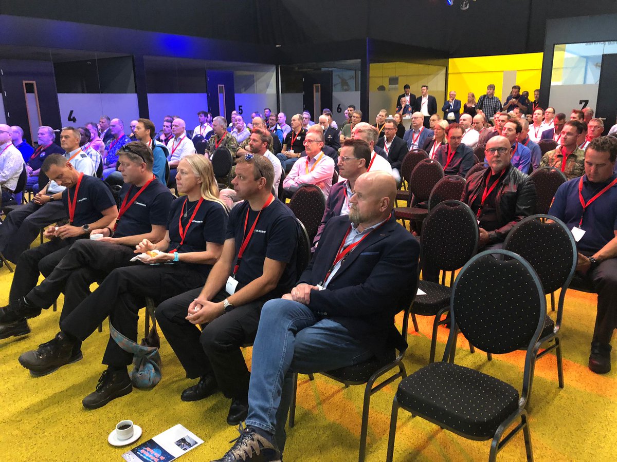 De Werkconferentie #drones voor Defensie en Veiligheid met @NIPV_NL brengt vandaag eindgebruikers en marktpartijen samen op de @SafetyCampusVRT. Eerst de presentaties, straks: demonstraties...