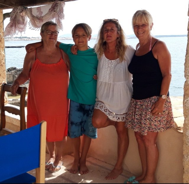 ChristineWakefi's tweet photo. Its lovely here in Majorca meeting up with my old school friend &amp; her family https://t.co/w1qkHHirxW