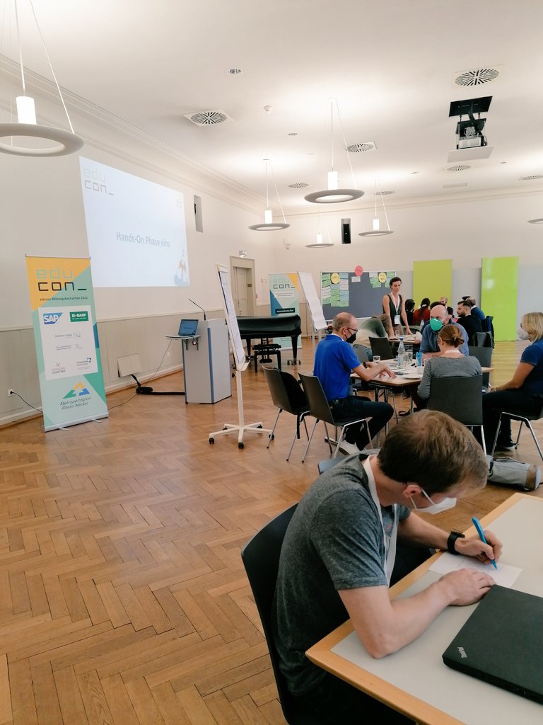 NinaLehmann14's tweet photo. Weiter geht's mit dem #Educon #Hackathon @Rhein_Neckar. Bin schon ganz gespannt welche tollen Lösungen später in den Pitch - Videos präsentiert werden🤗#phheidelberg #TransferTogether #ThirdMission #Bildungsregion #Wissenstransfer #InnovativeHochschule #Voneinanderlernen https://t.co/tAJQ78s38Y