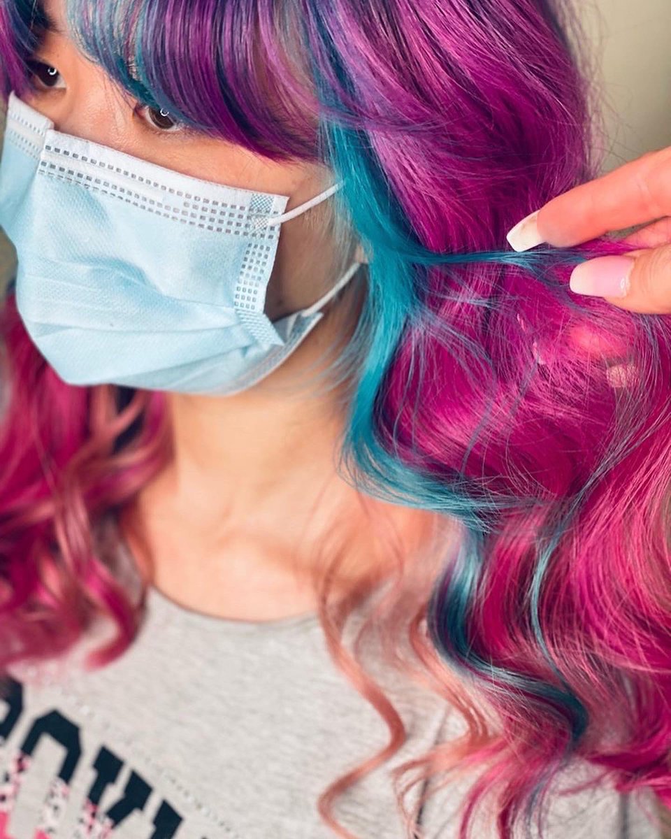 thekliniksalon's tweet image. Mermaid feels! 🧜‍♀️💗💜💙💚
Loving this transformation. My client is always up for a new colour combo. It’s all about the placement and blend. @pulpriot.uk is a joy to work with! This time we did a face frame in #bluemuse blending into #cupid with #cleopatra hidden underneath. 💁‍♀️
