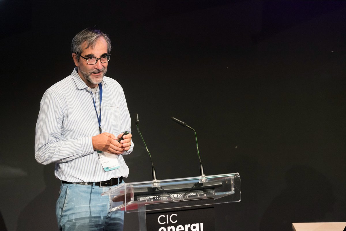 energigune_brta's tweet photo. Before coffee break☕, we were pleased to learn about the main results of the #research developed by @Alexia_MIchail (@LancasterUni),Dino Tonti (@icmabCSIC | @CSIC) &amp; Laura Simonelli (@ALBAsynchrotron),focused on the study of #materials for better and more #sustainable solutions. https://t.co/MqUl2Lx9zy