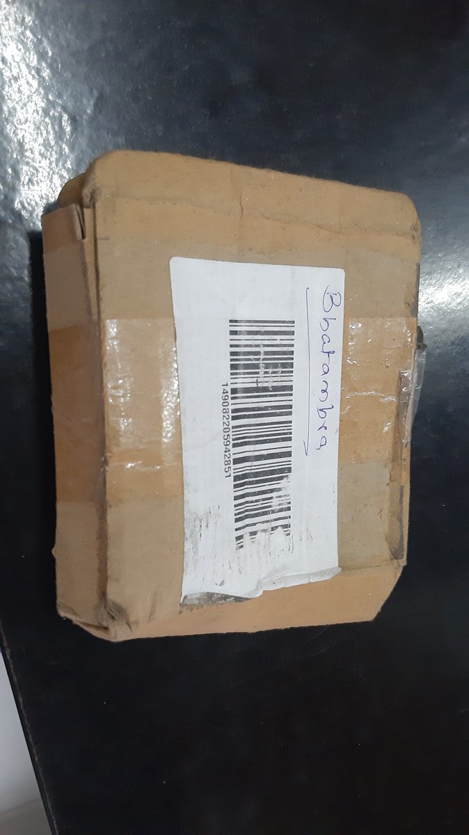 rohan_bagad's tweet photo. @viditaatrey @Meesho_Official @meesho_support received this smallbox in return against our saree, it does not have anykind of information on it, so whom should we hold responsible??? Why such kind of customer returns are entertained??? https://t.co/EG3jSc3U2A