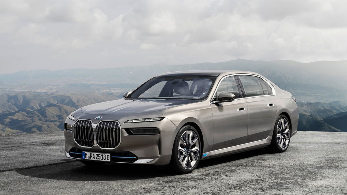 Autouanet's tweet photo. BMW анонсувала броньовану версію електричного седана i7 https://t.co/pvxHoH4D3L https://t.co/kdWnfUzJAT