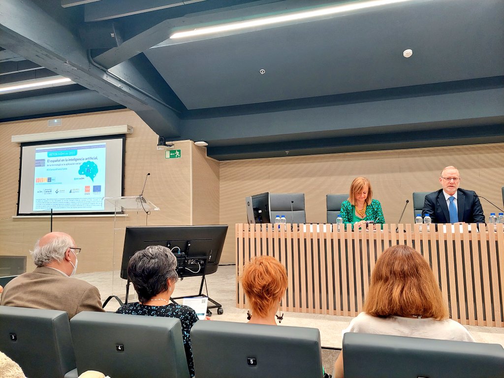 PERTE_Lengua's tweet photo. La Comisionada especial @cristinagallach inaugura la sesión "El español en la inteligencia artificial" en la @uc3m.

🗣 "Hay que aprovechar los fondos 🇪🇺 para unir el sector lingüístico y el tecnológico. Esto permitirá iniciativas empresariales y económicas en España". https://t.co/j2njp3NOZK