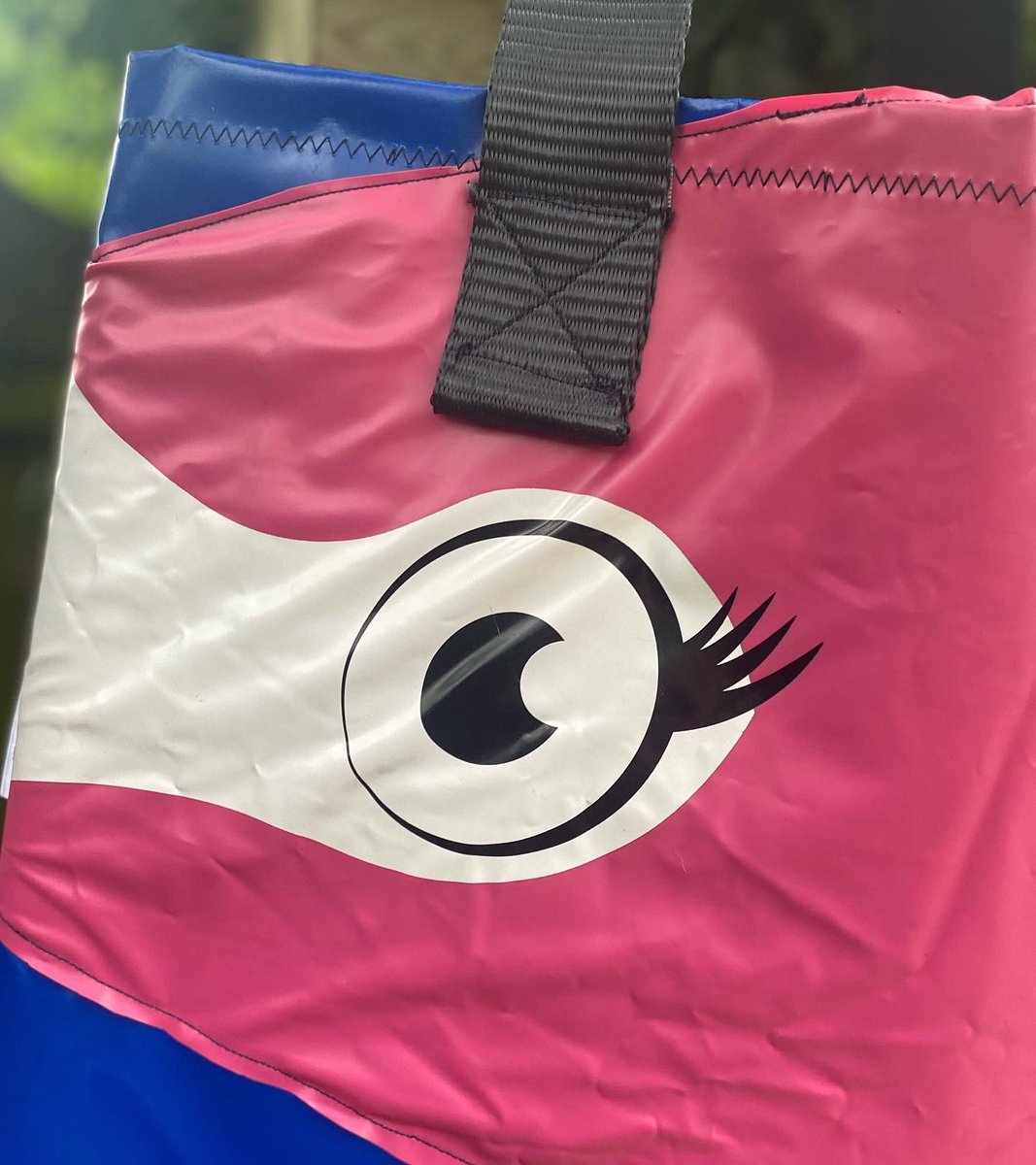 FlotsamFlo's tweet photo. So here it is! The very first Flamingo bag and I love it. The handles are lifting slings, the blue fabric is off cuts of canopies and of course the inflatable flamingo. This bag will be at Stithians show on Monday 🦩♻️✨ #flamingo #flamingobag #recycle #recycledbag #upcycle https://t.co/CcxcYhZnms