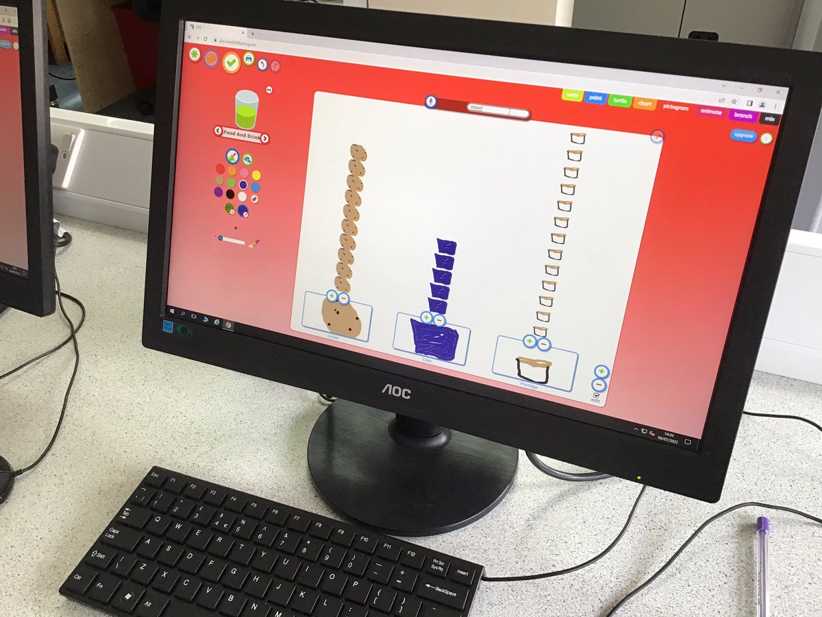 CharterYr1's tweet photo. We enjoyed collecting data and putting it into the J2e programme to make electronic pictograms. #chartercomputing https://t.co/Lvr2ozZWkB
