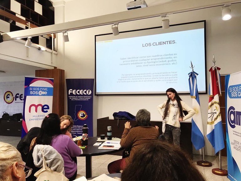 Camess8's tweet photo. Con gran entusiasmo y concurrencia díctamos el curso de armado y organización de stand. 
Desde la Cámara apostamos al crecimiento de cada una de las emprendedoras de la provincia de Santa Fe #MujeresCamees #MujeresCame 
@CAMEMujeres @redcame @AlfredoGZChaco https://t.co/brcI3pssXg
