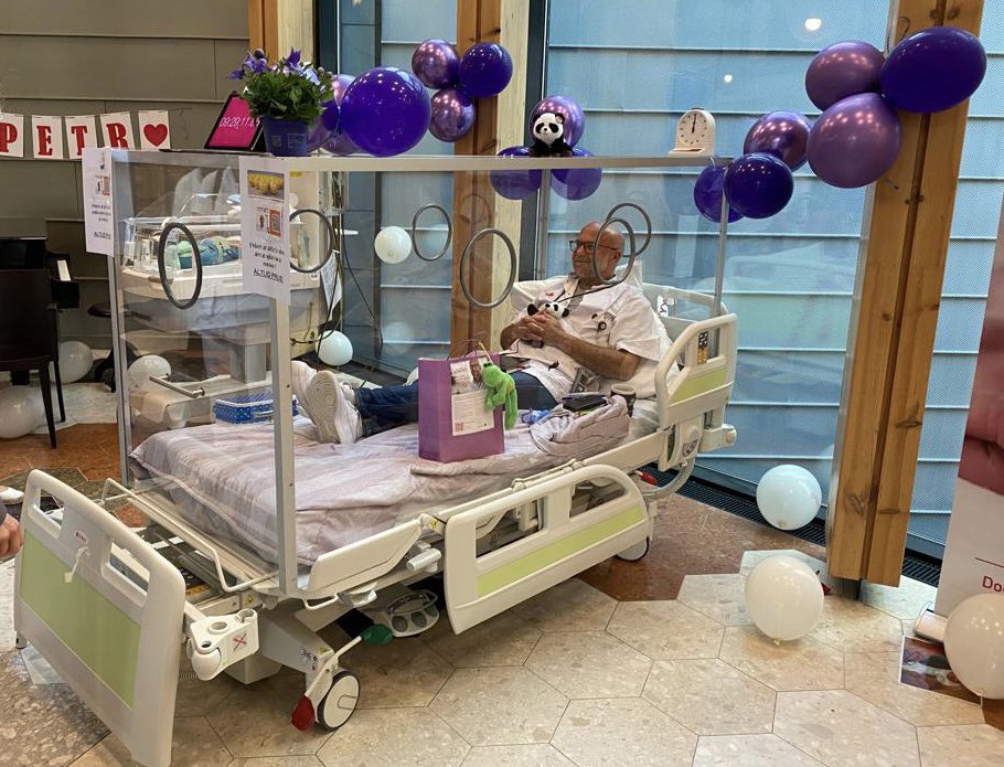 mieke_kerkhof's tweet photo. Kinderarts Petr Jira doet in het @JBZDenBosch de #couveusechallenge van het #amaliakinderfonds #all4small Doneer ook! Het gaat naar de allerkleinsten. https://t.co/aKE1vLgeJs