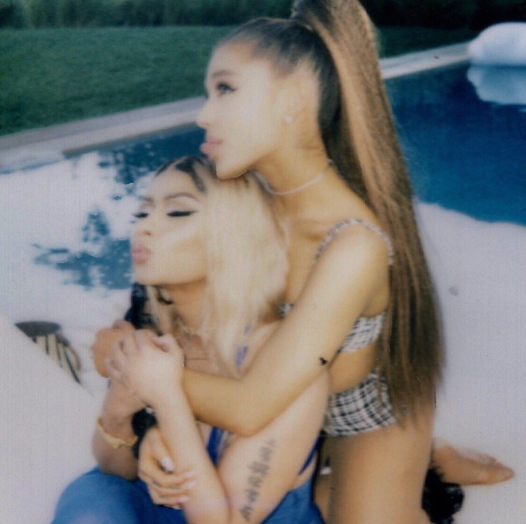 ourfavariana's tweet photo. ariana via instagram post 4 years ago today with β #bedvideo tonight ποΈβ‘οΈβοΈβ https://t.co/oTp2KLiL0V