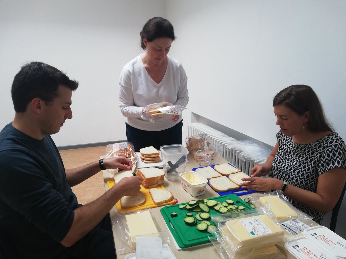 UNESDA's tweet photo. Yesterday, the #UNESDA team had a productive day with @stcbrussels
We prepared and delivered meals for the homeless in Brussels🇧🇪
Giving back to our community is also our duty and through small actions like this we can start making a difference.
#UNESDAsupports https://t.co/xhGoYWofKg