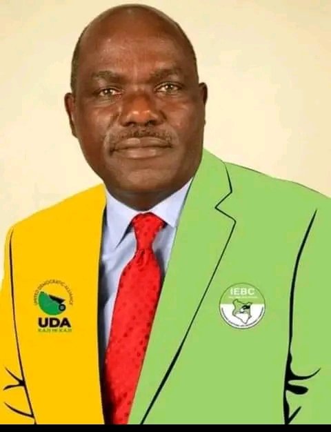 TKanozi's tweet photo. This man Chebukati
#tuachiemumgu
#ChebuKatiCannotBeTrusted 
#itshappening https://t.co/RWC3l3NT9Y