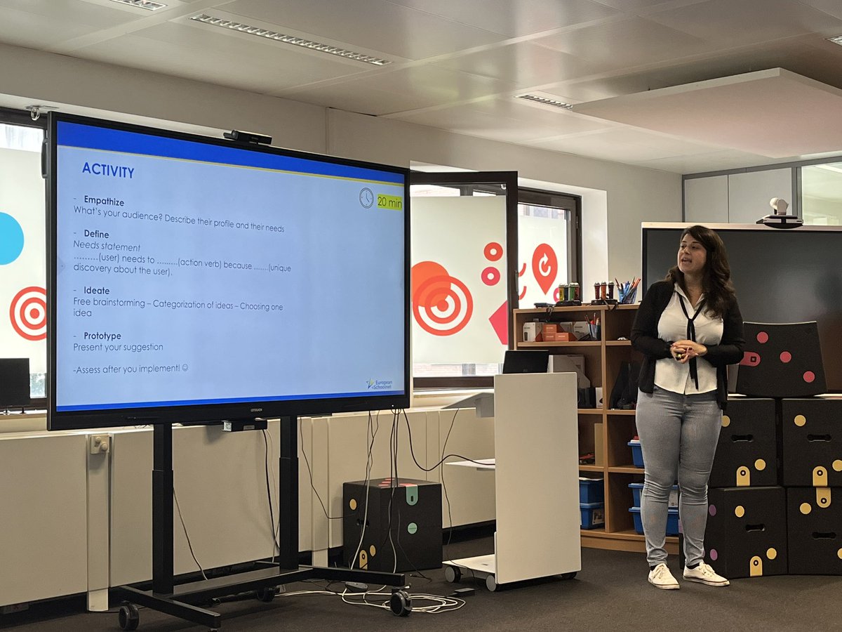 LourdesDelToro's tweet photo. Pensamiento de diseño: empatizar, definir, idear, prototipar y evaluar #fcl_eu @colegioelcabo
@CeipAraya
@cepsantacruz
@OPEECanarias
@EducacionCan
@sepiegob
#CLFutureClassroom
#ErasmusPlus https://t.co/Mcdi4BWmIT