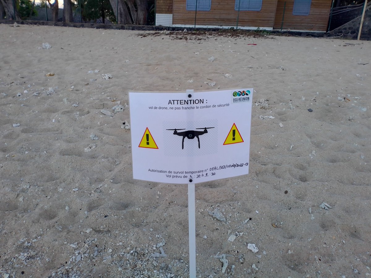 osureunion's tweet photo. Après l'épisode de forte houle australe du 29/6/22, l'OSU-R effectue un survol drone de la plage récifale de l'Ermitage: étude de l'impact de la houle par MNT (SNO #Dynalit, IR ILICO). @IlicoIr  @INSU_CNRS   @Univ_Reunion  @TCO974  @GIP_RNMR  @Ifremer_f6 https://t.co/An1f0Fjits