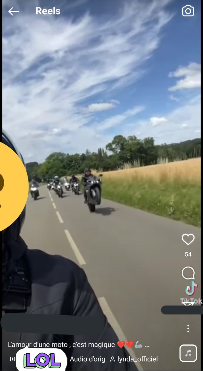 SBiclou's tweet photo. Une auto-école qui organise des ride en moto pour faire les cons et rouler comme des glands sur les routes de campagne.
Et après on se demande comment sont légitimées les pratiques illégales. https://t.co/JT88ve7Vjy