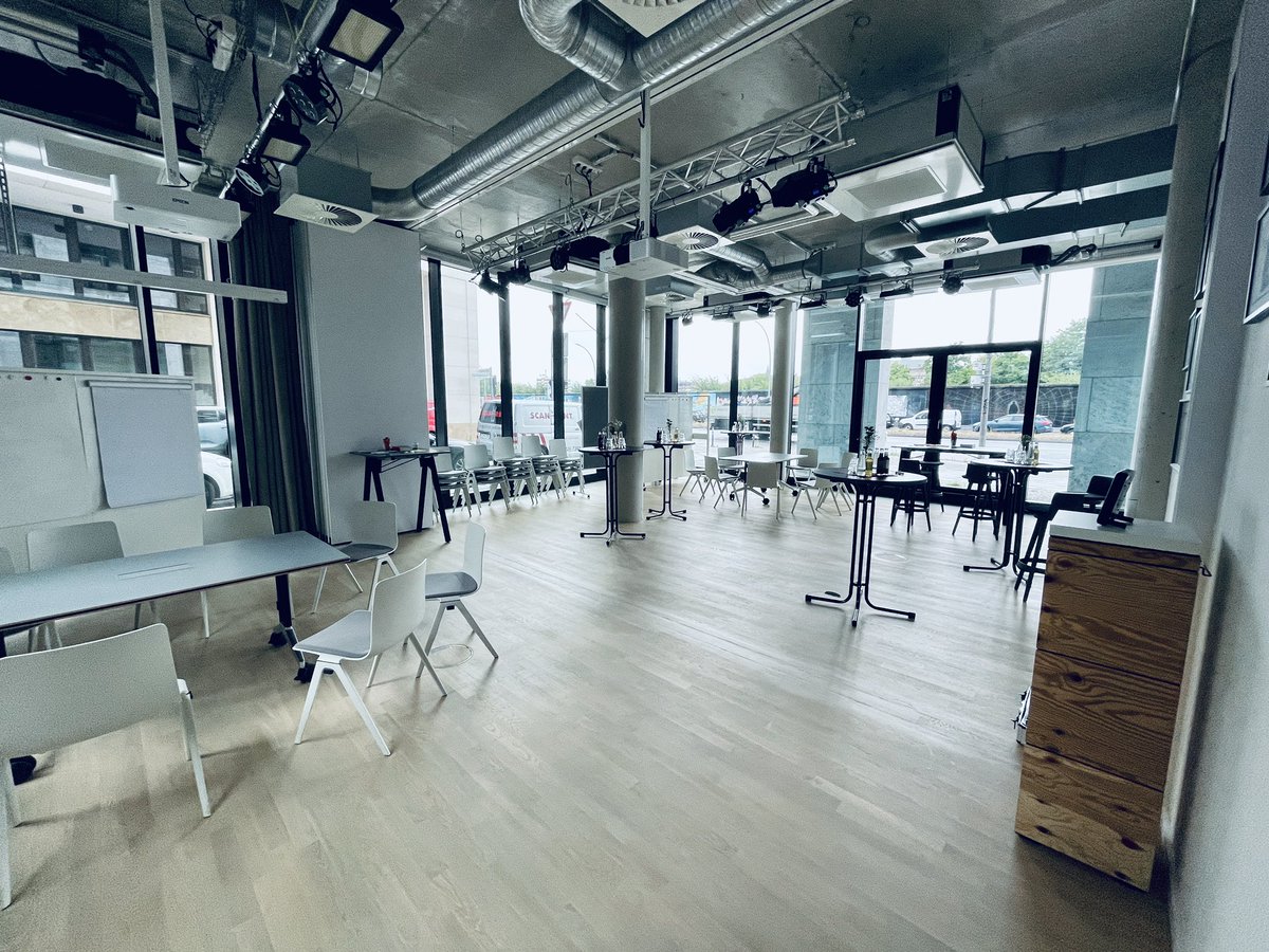 martin_blaschka's tweet photo. Letzte Vorbereitungen in #Berlin abgeschlossen. ☑️ In 15min erwarten wir die erste Gäste bei unserem 🔌#InteropDay #Gesundheitsregister, veranstaltet von @WIG2Institut und @init_ag. Wir freuen uns auf einen Impuls von @ProfThun und auf anschließend spannende Diskussionen. 🙏🏻 https://t.co/pcGblYSAe4