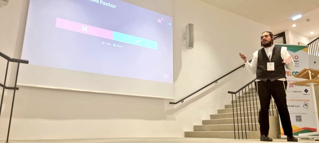 statscraft's tweet photo. A real tale of monitoring - @gemanor of @jit_io tells us a log story at #statscraft 

#tlvcommunity https://t.co/eLfZnMmMY8