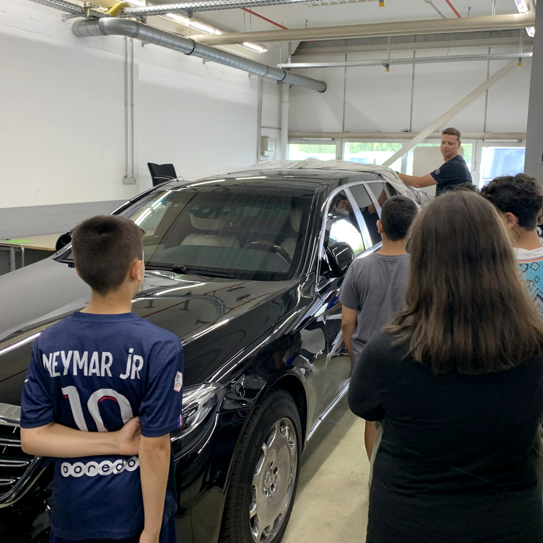 Berliner Schulpate (@b_schulpate) on Twitter photo James-Bond-Feeling beim #Betriebsbesuch in der <a href="/MercedesBenz_DE/">Mercedes-Benz Deutschland</a> Niederlassung in Spandau. Kugelsicher Limousinen, schnelle Sportwagen und große Nutzfahrzeuge machen den Beruf #kfzmechatroniker_in spannend. #abenteuerberuf #berufsorientierunginderpraxis #berufspaten James-Bond-Feeling beim #Betriebsbesuch in der <a href="/MercedesBenz_DE/">Mercedes-Benz Deutschland</a> Niederlassung in Spandau. Kugelsicher Limousinen, schnelle Sportwagen und große Nutzfahrzeuge machen den Beruf #kfzmechatroniker_in spannend. #abenteuerberuf #berufsorientierunginderpraxis #berufspaten