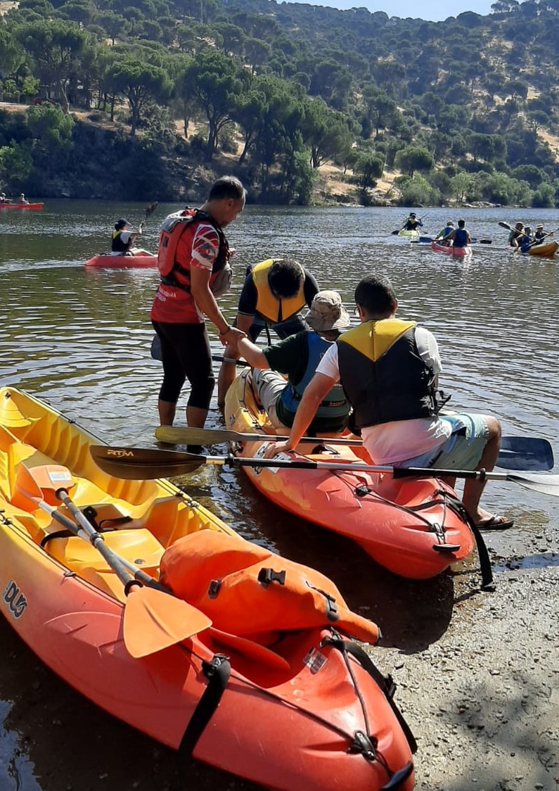 Un año más, Ineco colabora en la integración de personas con otras capacidades a través del deporte 

🚣Un grupo de 10 voluntarios han participado en una jornada de piragüismo adaptado con <a href="/FundDyD/">Fundación Deporte y Desafío</a> en el Embalse de las Picadas