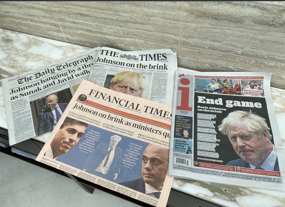 ArchiAbouelenin's tweet photo. الصحف البريطانيه 🇬🇧 هذا الصباح 😂😂 يا شماتة أبو ناتاشا فيا 😂😂😂
#Johnson
#جونسون
#JohnsonResign
#JohnsonOut https://t.co/cSH3QQRadO