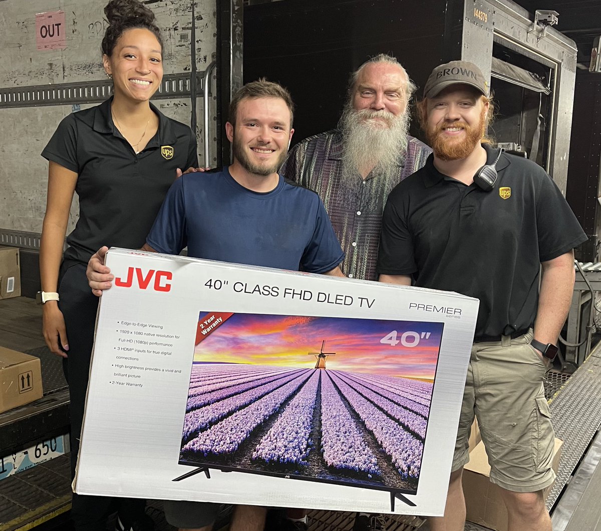 okc_preload's tweet photo. It’s TV Give-A-Way  time!!! #OKC #Preload attendance Independence contest Winners:
◦#Inbounds WILLIE 
◦#Boxlines CHANCE
◦#Village  ARTURO 
#UPS #TeamSafety #TeamWellness #PrizePatrol https://t.co/xc30dU4DDg