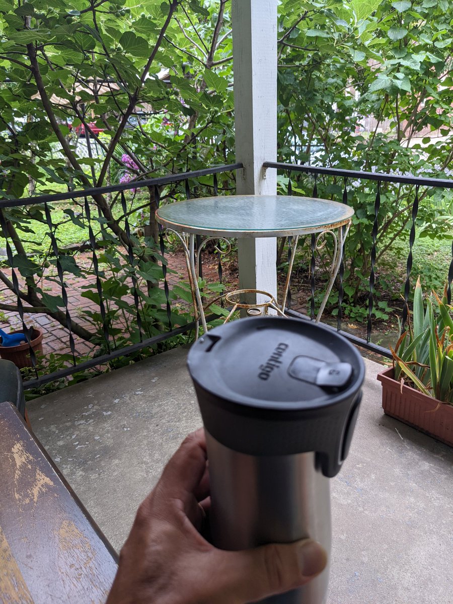 wirelesshogan's tweet photo. Yá'át'ééh abiní. The sky this morning is cloudy. There is a slight sprinkle of rain falling. And a cool breeze is blowing. Creator ahéhee'. Thank you for the gift of a new day. #WalkInBeauty my relatives.
(#FirstCupOfCoffee) https://t.co/JY7lLtJ0d8