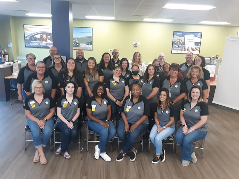 INBMV's tweet photo. We recently celebrated All Star Day in our New Albany branch with 15 team members from 7 different branches working at this location for the day. Join our team of All Stars today! https://t.co/B7Iw9nZ6fp
#INBMV #AllStarDay #celebrate #appreciate https://t.co/ZiPF2wqB6c