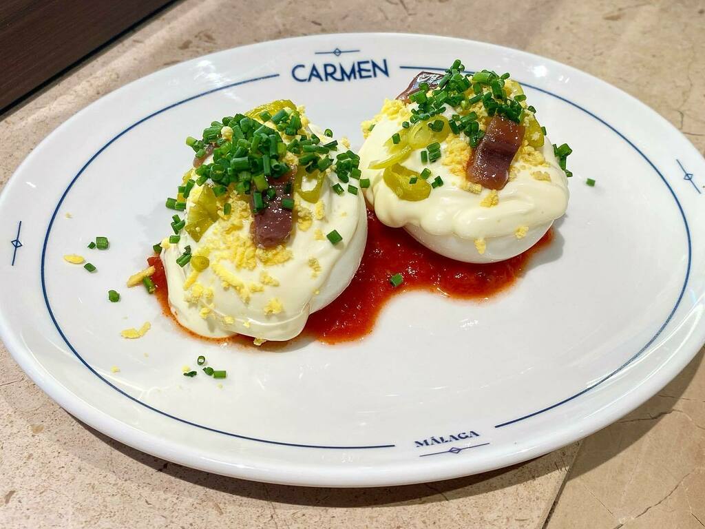 El Aperitivo O’Clock de hoy en la barra de Carmen, en el Hotel Only You de Málaga. Buena primera impresión. Tapas sencillas pero muy cuidadas, con buenos ingredientes y mano en cocina. No en vano anda <a href="/pedhervas/">Pedro Hervás</a> entre bastidores. @onlyyoucarmen @onlyyouhotelmalaga