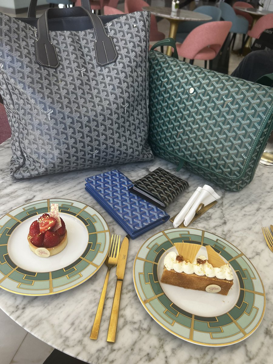 riconasty's tweet photo. Me looking at my dessert like 😍🥰 https://t.co/yYpLYHina4
