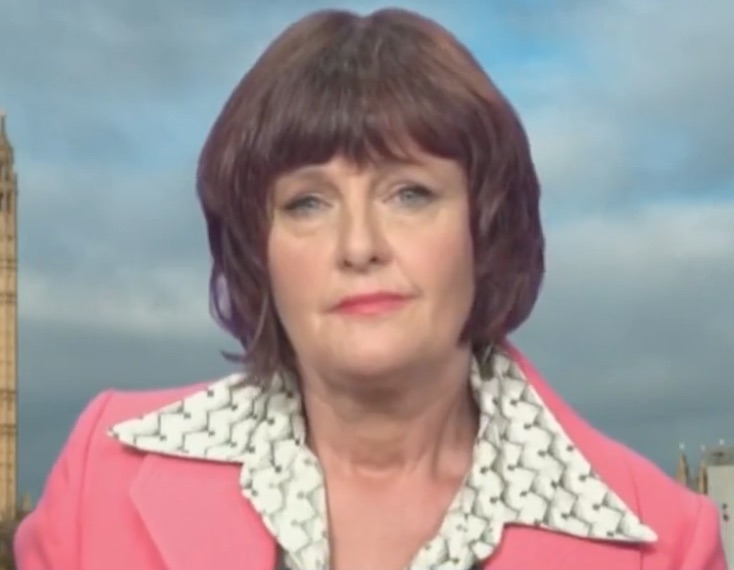 Danke für die Einordnung der Situation in London heute. Und: Was für eine abgefahrene Bluse, <a href="/annettedittert/">Annette Dittert </a>. #musstemalgesagtwerden