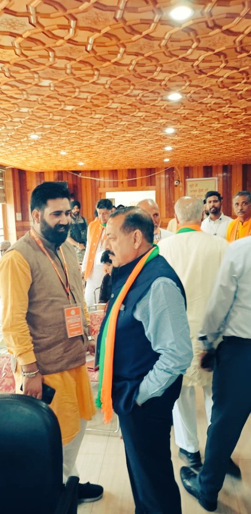 VishalParihar0's tweet photo. Bharatiya Janata Party (BJP) commenced its 3 days training workshop at Patnitop.
@DrJitendraSingh ji https://t.co/pMBLBrdSFP