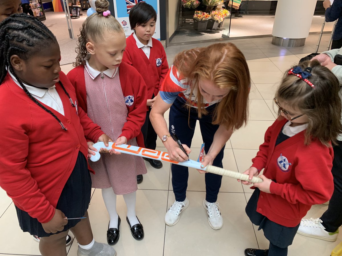 Holy Trinity pupils had a fantastic  morning meeting GB Olympian  <a href="/sarahjones8888/">Sarah Jones</a>, whilst helping to cut the ribbon at our new local <a href="/AldiUK/">Aldi Stores UK</a>. 🏑