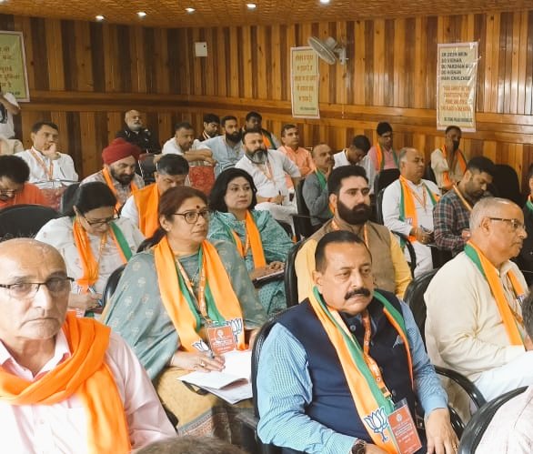VishalParihar0's tweet photo. Bharatiya Janata Party (BJP) commenced its 3 days training workshop at Patnitop.
@DrJitendraSingh ji https://t.co/pMBLBrdSFP