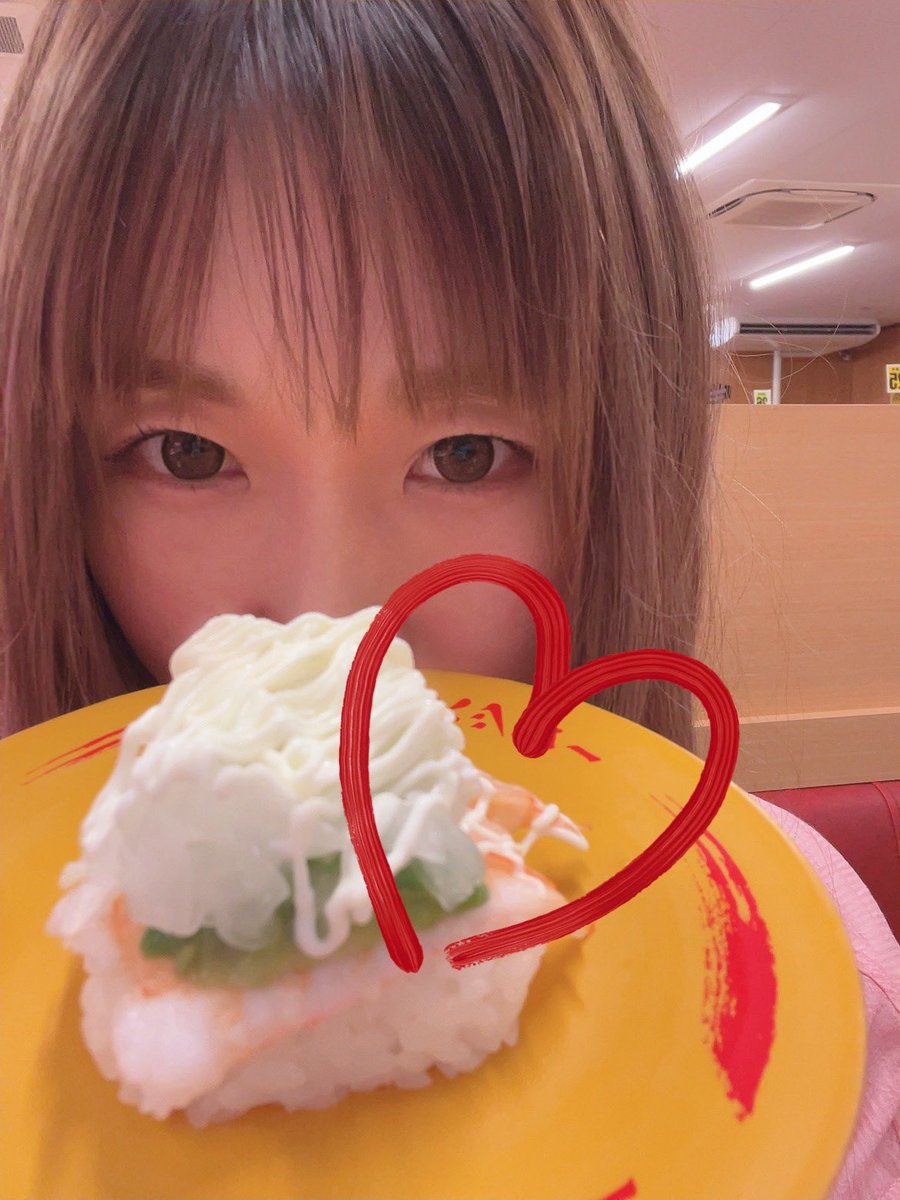 OtomeZapp's tweet photo. 早めの夜ご飯🍴💕
エンガワはいつになったら食べれるの？🐟いつもない😂
#なーちゃん
#夜ご飯
#お寿司
#スシロー https://t.co/z5IWYC4sp0