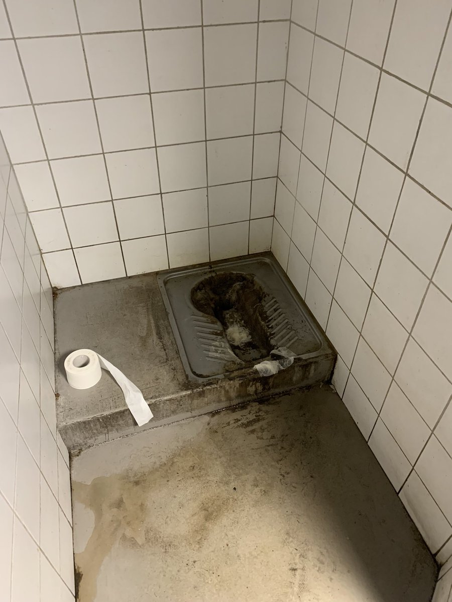 SafLille's tweet photo. Bienvenue en enfer ! Ce matin, visite du Commissariat de #Roubaix avec les bâtonniers du @Barreaulille. Surprise : rien n’a changé ! Même une porcherie serait mieux entretenue 🤮@syndicatavocats @CNBarreaux @CGLPL @OIP_sectionfr @Interieur_Gouv https://t.co/1lOseMhQhQ