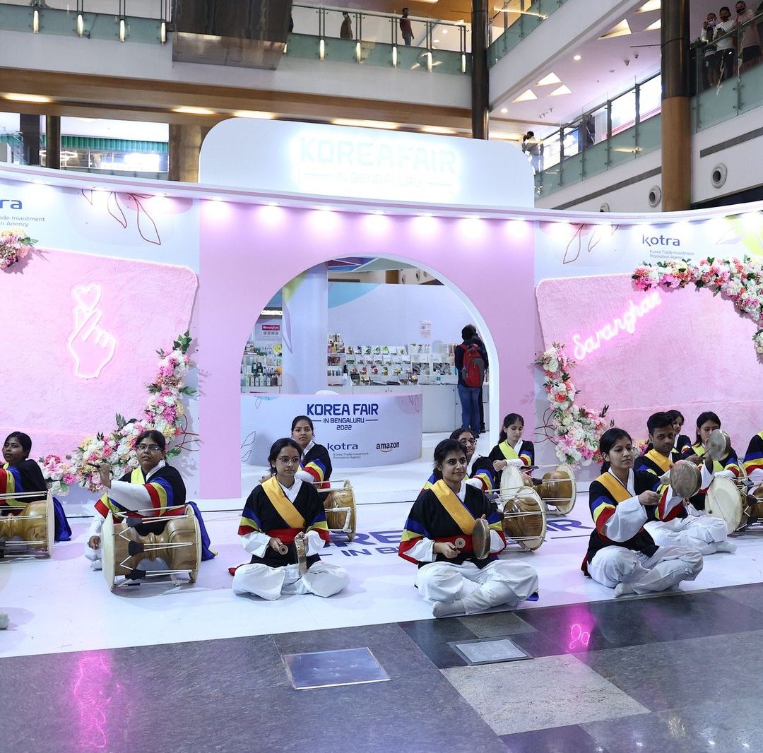 _Gitaimnida's tweet photo. Korea fair bangalore
#Samulnoriteam #kcci #orionmall #Bangalore https://t.co/SQoy6G81pM