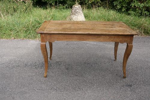 AntiqueTables1's tweet photo. Cherry Antique Desk/Lamp Table
https://t.co/3Kjw7hcaOC
#cherryantiquedesk #antiquedesk #lamptable #antiquelamptable #antiquefurniture #interiordesign #decor https://t.co/VZD2ikRNVz