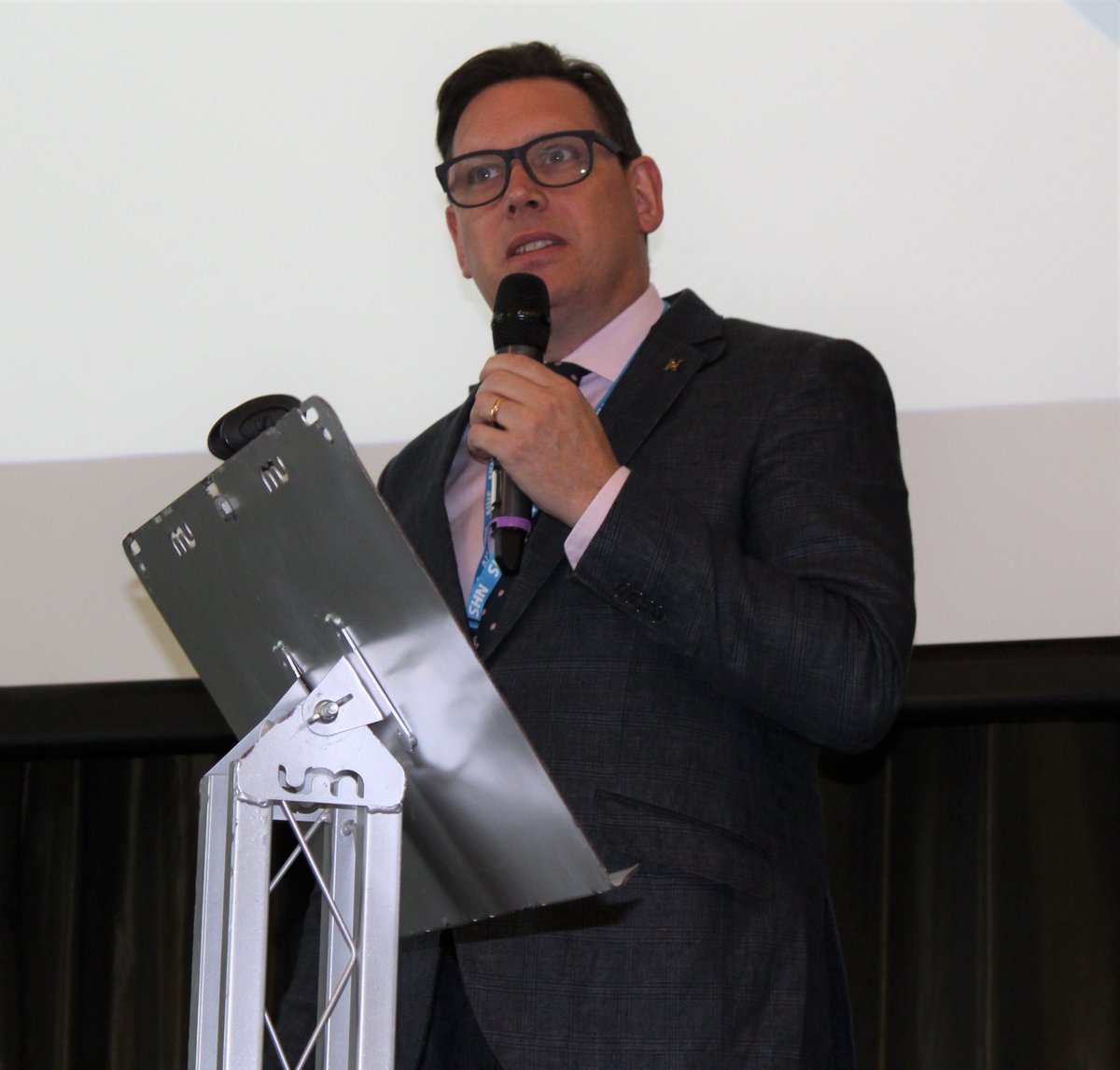 Improvingme1's tweet photo. Inspiring welcome from our medical director, Dr Rowan Pritchard-Jones, "being part of a team is the best way to work... goodness me, we in #Cheshire #Merseyside have health inequalities in spades" #womenshealth #improvingme https://t.co/YpwkjkybC3
