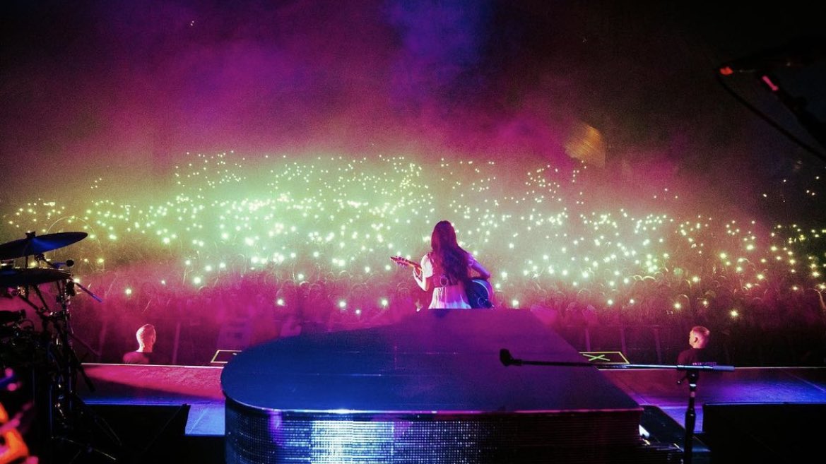 tsdaylightss's tweet photo. olivia rodrigo at age 19…with only 11 songs off her album ‘sour’ did this: https://t.co/jcdX23Uxm4