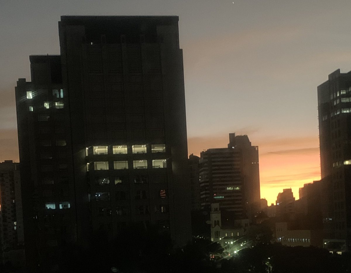 _Jasper_Barnes's tweet photo. Excited to spend the day meeting and learning from awesome #indiedevs at #BIG. First lesson of the day; Brazil is a gorgeous country https://t.co/YsD6cdcGIv