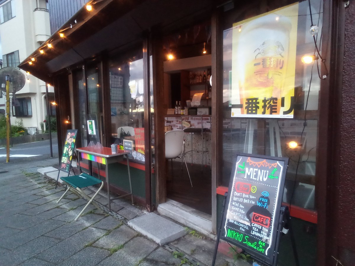 今日も1日お疲れさまです!
仕事終わりに冷えたビールでも飲んで行きませんか?🍻
ジェンガ、ウノ、トランプで一緒に盛り上がりましょう😁