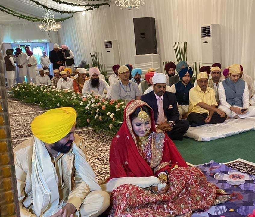 Heartiest congratulations to  CM @BhagwantMann and @DrGurpreetKaur_ .Stay blessed always.

#BhagwantMann
#GurpreetKaur 
#BhagwantmannMarriage