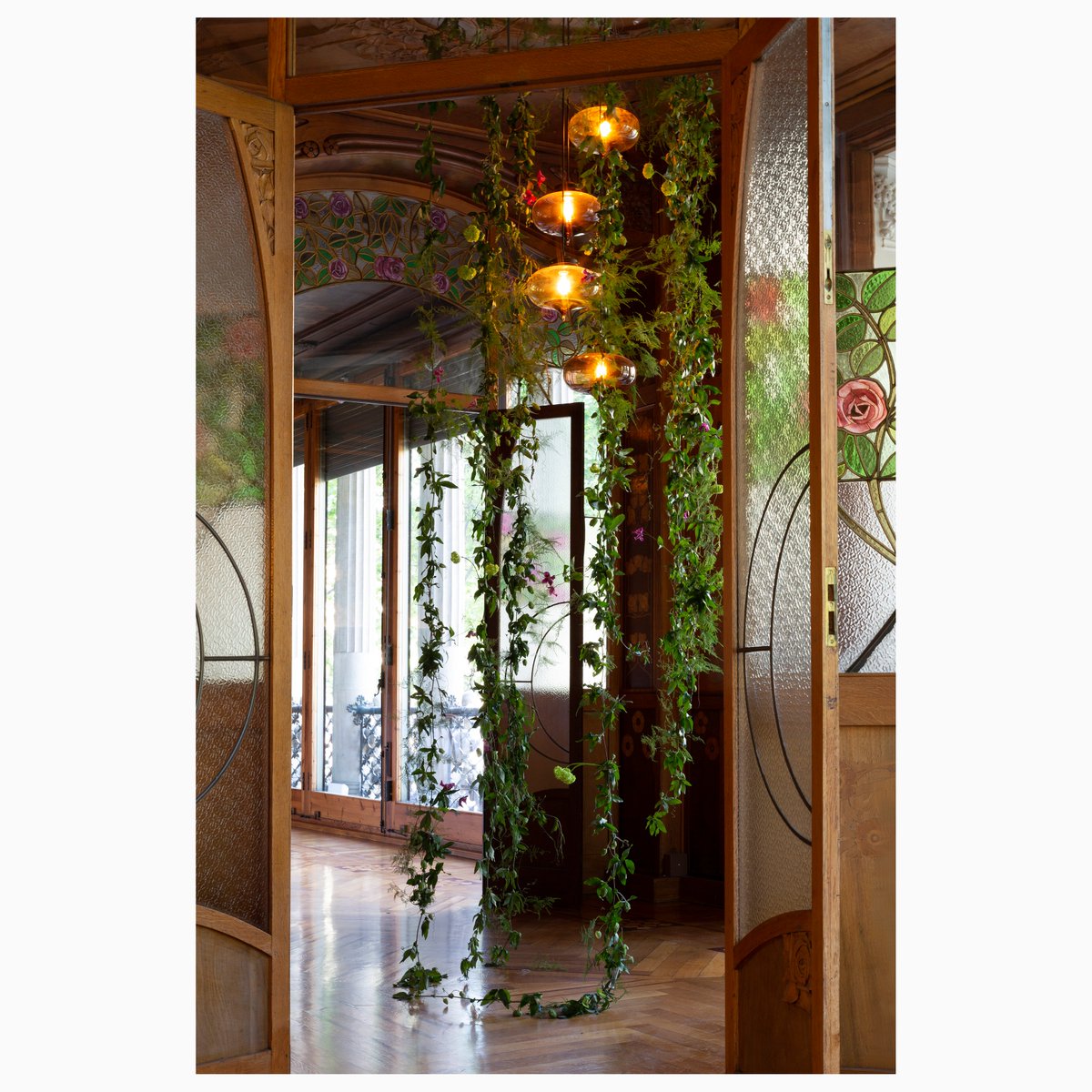 FishMuvi's tweet photo. Flores para @loewe en Casa Lleó, para @inesurquijo 🌾
Producción @wozerestudi
Fotografía @fish_muvi 

#inesurquijo #loewe 
#FishMuvi #fotobarcelona #foto #video #productoraaudiovisual #barcelona https://t.co/5YjlaVCUWI