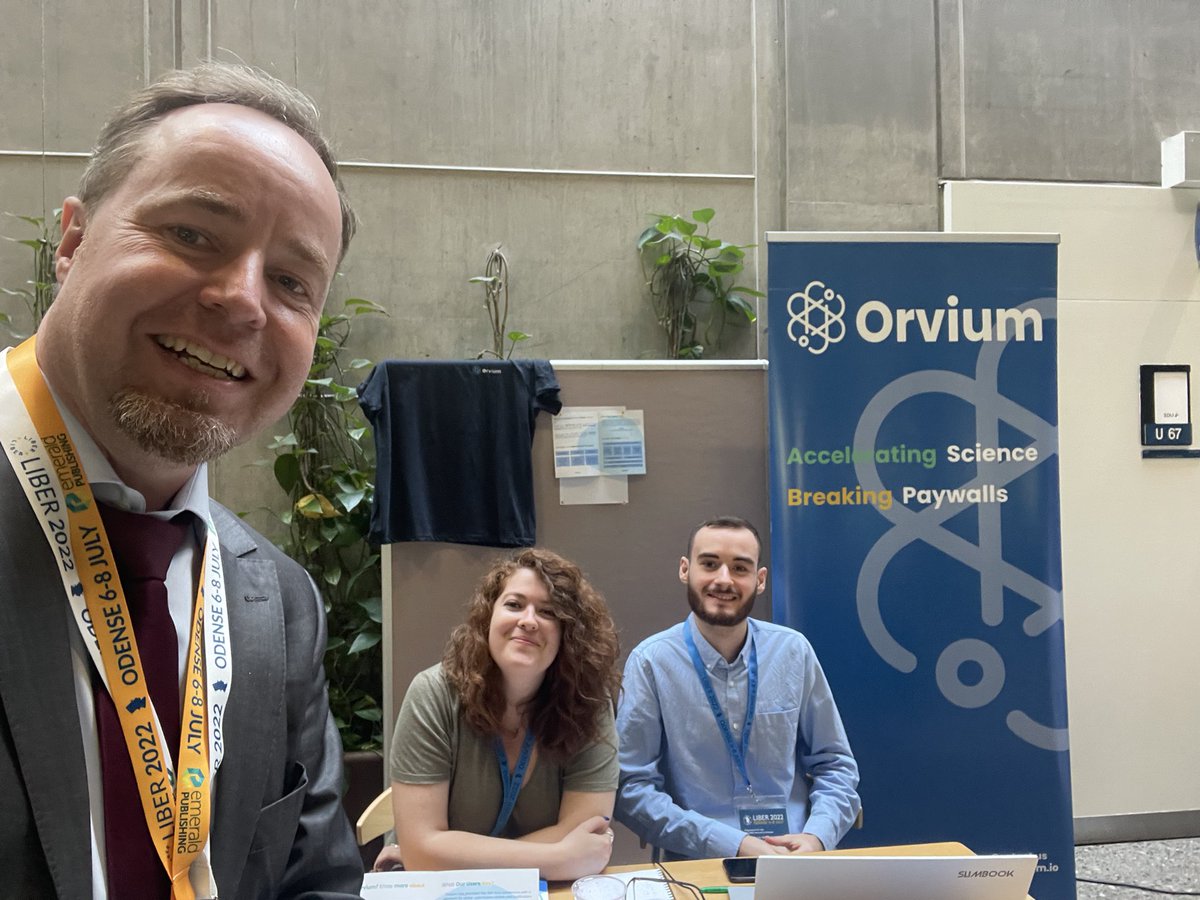 astronerd's tweet photo. Snapshots with the lovely people from the north (of Gydehutten): They’d like you to visit them! 📚😄 @LIBERconference #LIBER2022 #2Odense22 https://t.co/cAE9u63Kws