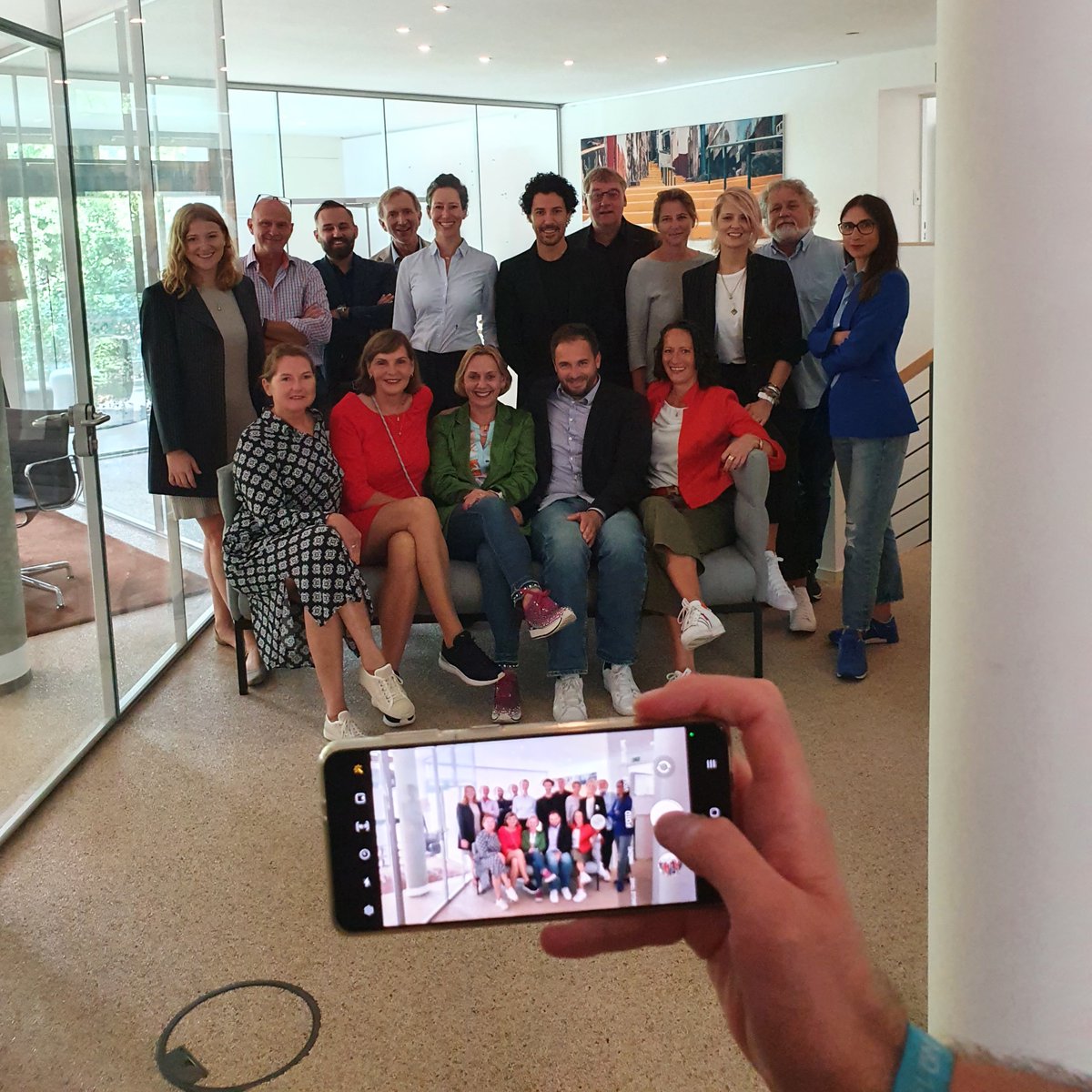 newsaktuell (@newsaktuell) on Twitter photo Jurysitzung #prba22 🥳 Reger Austausch zwischen <a href="/pfaubee/">Christina von Beckerath</a>, <a href="/berle_m/">Mirjam Berle</a>, #borisentrup, @ceistert, #silvaimken, #hanspeterjunker, #klauskuepper, @susannemarell, #eldinazifi, @mitx77, #johannoberauer, @marianneradel, <a href="/susan_sass/">Susan Saß</a>, Initiatorin @Stierthompson & Vorsitz <a href="/ruediger_scharf/">Rüdiger Scharf 🧡</a> 💭 Jurysitzung #prba22 🥳 Reger Austausch zwischen <a href="/pfaubee/">Christina von Beckerath</a>, <a href="/berle_m/">Mirjam Berle</a>, #borisentrup, @ceistert, #silvaimken, #hanspeterjunker, #klauskuepper, @susannemarell, #eldinazifi, @mitx77, #johannoberauer, @marianneradel, <a href="/susan_sass/">Susan Saß</a>, Initiatorin @Stierthompson & Vorsitz <a href="/ruediger_scharf/">Rüdiger Scharf 🧡</a> 💭