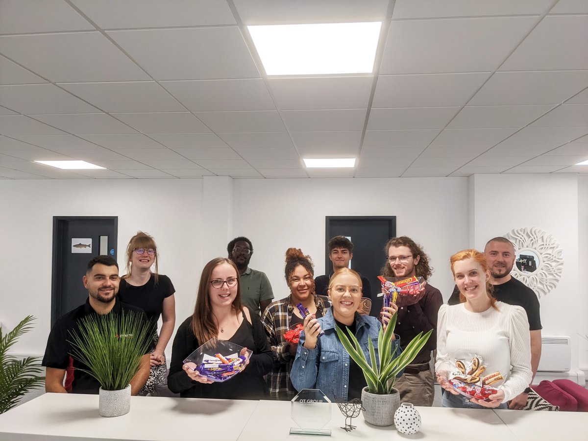 dynamicseating's tweet photo. Happy World Chocolate Day! The perfect excuse to eat chocolate for breakfast! ๐๐ซ
Pictured from left to right: Adam, Jess, Rosie, Sam, Theresa, Morgan, Rosie, Dom, Dorota & Karl.
#WorldChocolateDay #DynamicOfficeSolutions https://t.co/KFbAVMfzaq