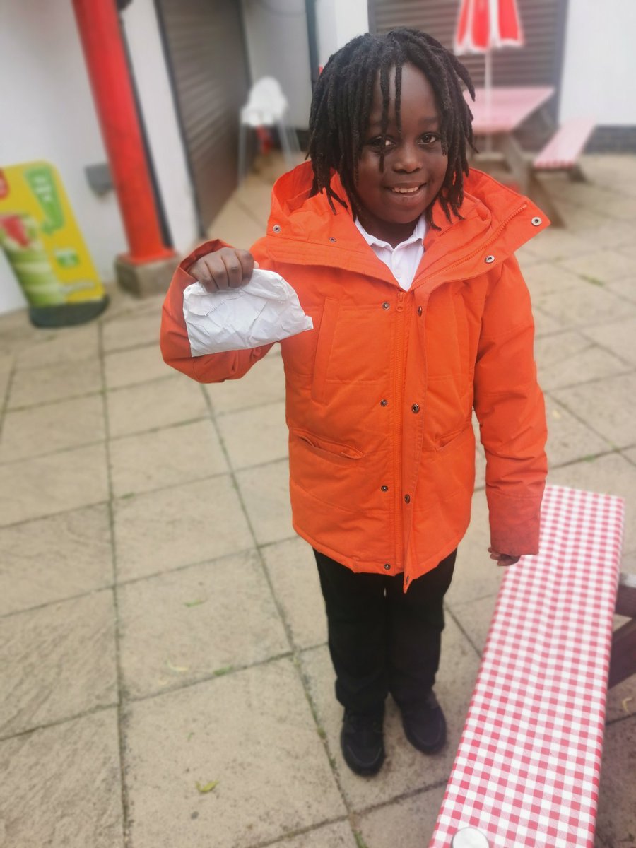 TMET_PrimaryInt's tweet photo. @kestrelmead today as part of Amarjit's magic we went to Gorse hill Farm! Pupil showee great courage and risk taking when feeding the animals.
#risktaking #confidence #primaryintervention https://t.co/OiP4ntF7Dp