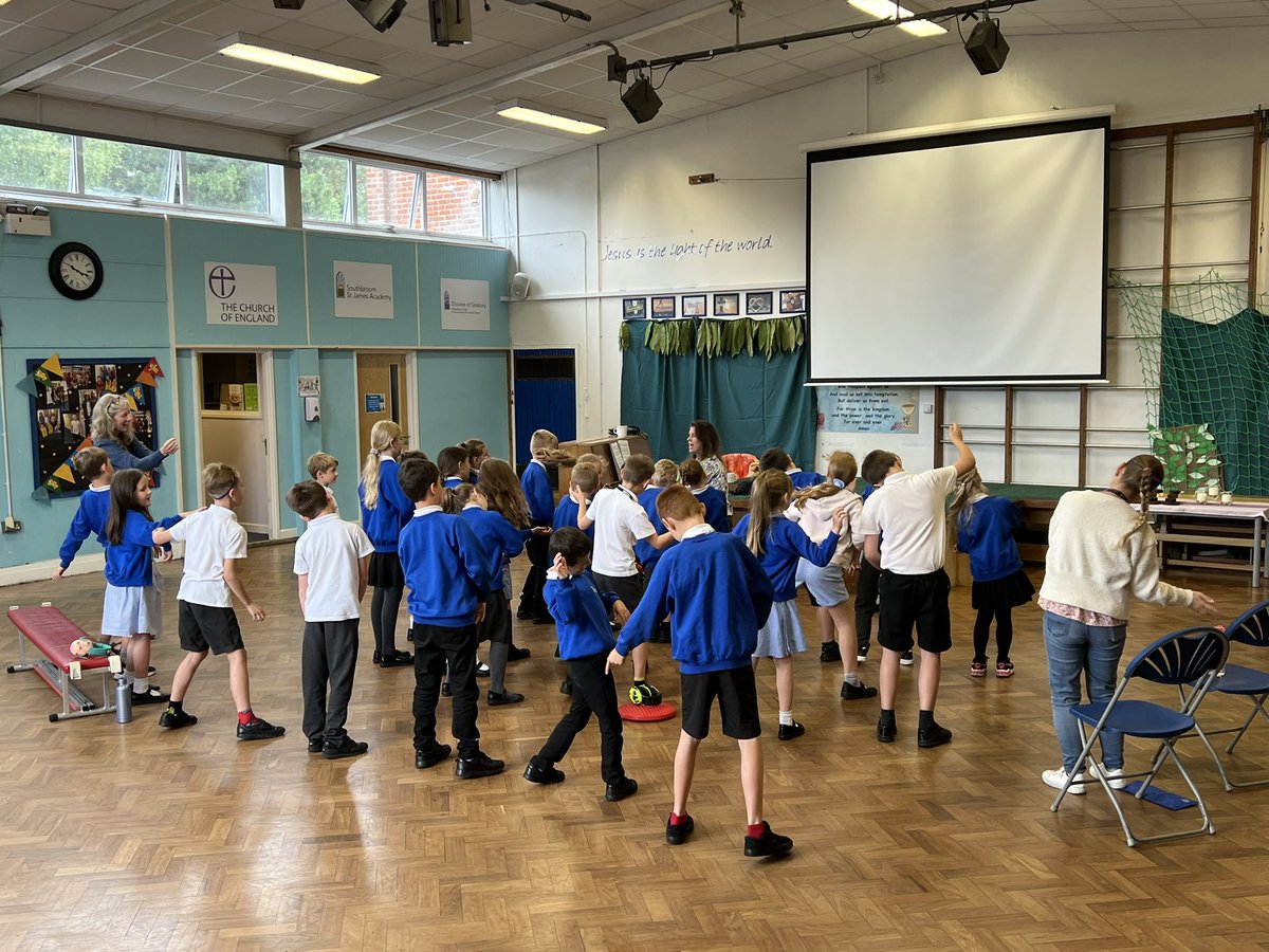 SouthbroomStJ's tweet photo. Nightingale class are enjoying our first workshop of the day with @if_opera and @lynsey_docherty #flourish https://t.co/UcLi14ETD7