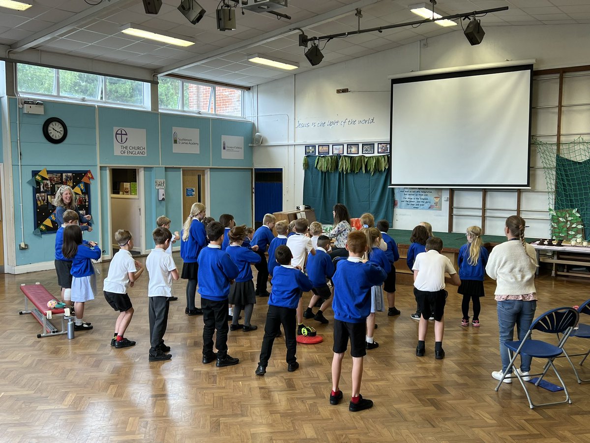 SouthbroomStJ's tweet photo. Nightingale class are enjoying our first workshop of the day with @if_opera and @lynsey_docherty #flourish https://t.co/UcLi14ETD7