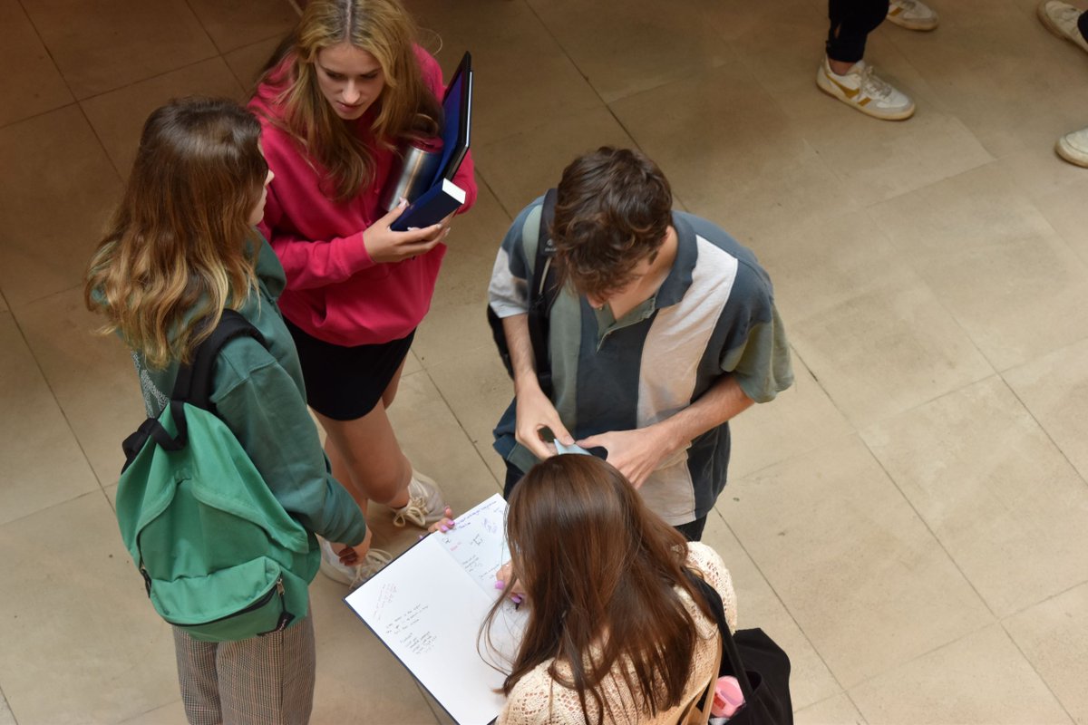 Our Class of 2022 have been busy collecting signatures in their leavers books this morning to mark their last day at Alleyn's. <a href="/_JaneLunnon/">Jane Lunnon</a> <a href="/Alleyns_Upper/">Upper School at Alleyn's School</a>